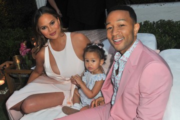 Chrissy Teigen - A bájos modell mindent megtett azért, hogy Luna lánya születése után boldog legyen, mégis gyakran rosszul érezte magát. Hónapok után ismerte fel, hogy szülés utáni depressziója van, és nagyon nehezen is beszélt róla sokáig, de ma már büszke rá, hogy sikeresen leküzdötte.