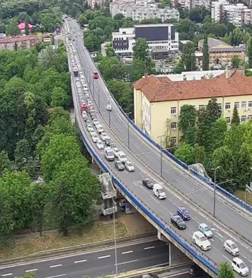 Gužve na Plavom mostu