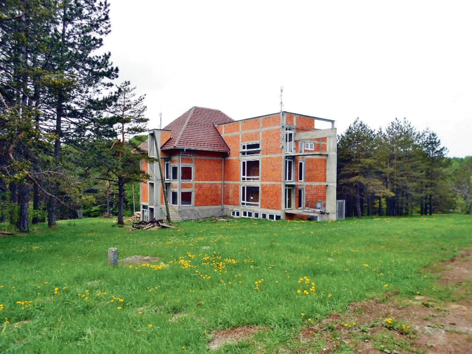 Matić je obavljao šest funkcija u slučaju svog predmeta, nekretnine na Divčibarama