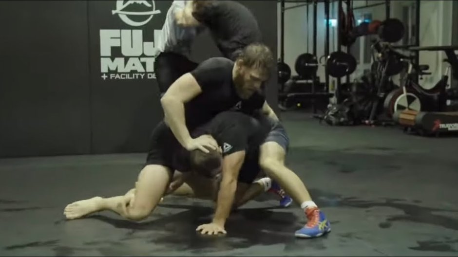 Trening zapaśniczy Conora McGregora przed powrotem do oktagonu UFC (WIDEO)