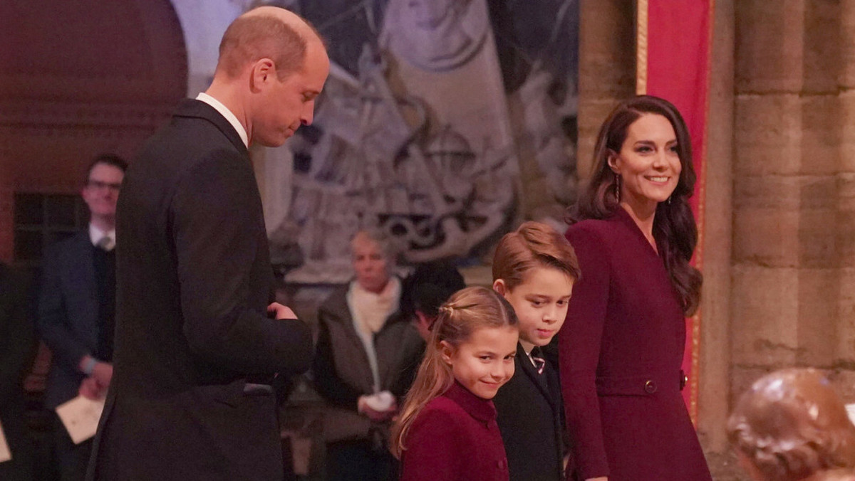 William i Kate z dziećmi na koncercie kolęd. Fani zwracają uwagę na kreacje