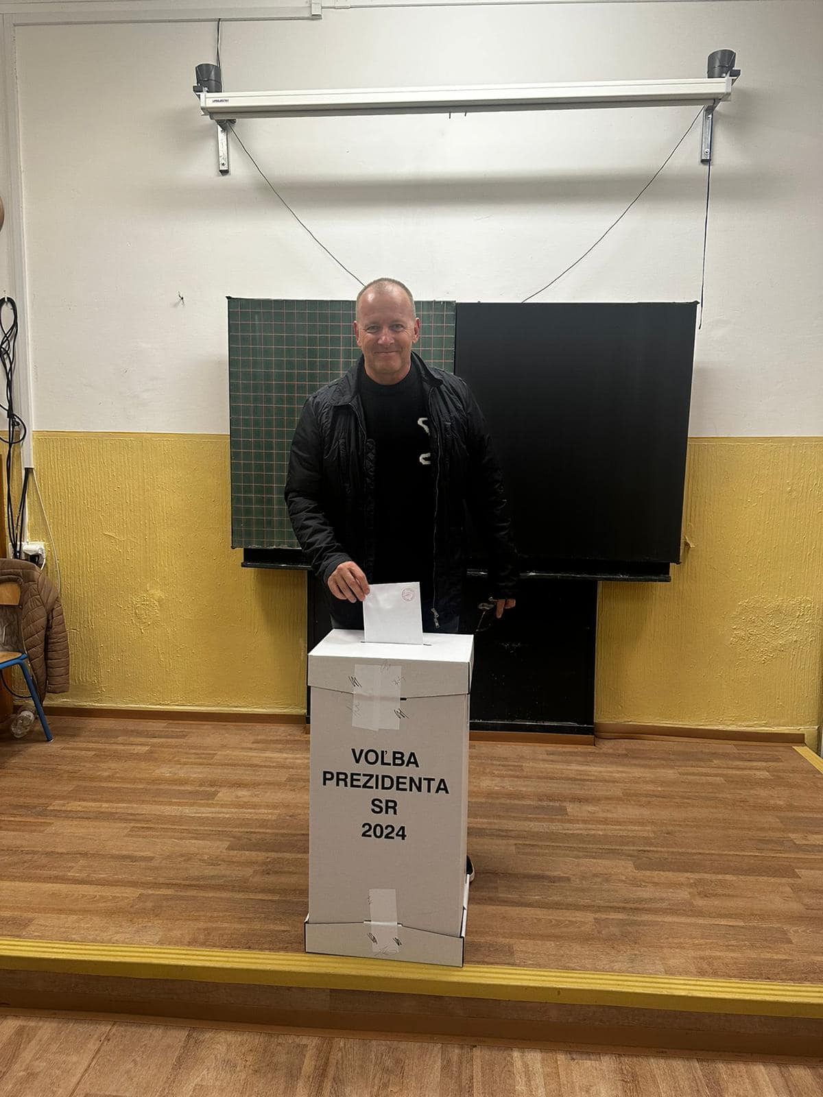 Volil aj bývalý predseda parlamentu Boris Kollár.