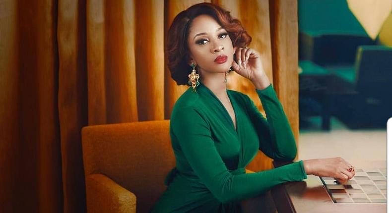 Voting at various polling units should be done peacefully so as to discourage violence. A Nollywood actress Adesua Etomi thinks so in a tweet she posted this morning. [Twitter/Adesua Etomi-Wellington]
