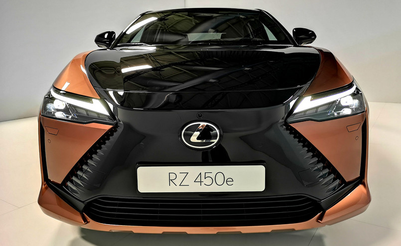 Lexus RZ 450e