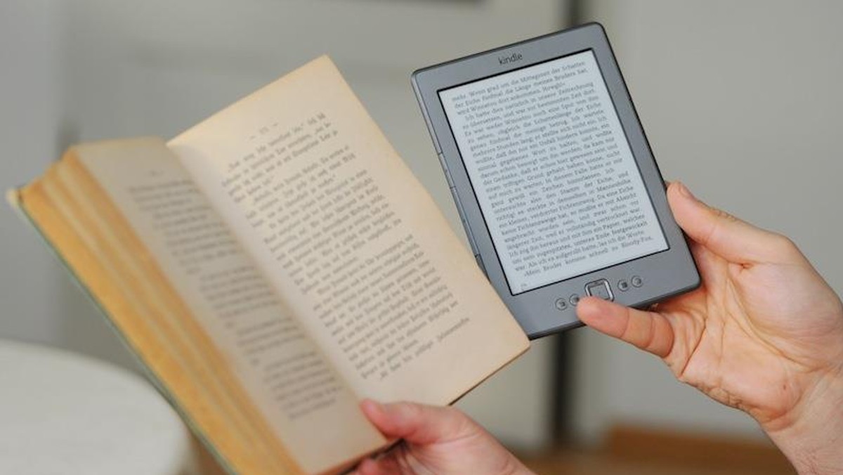 Kindle i książka 