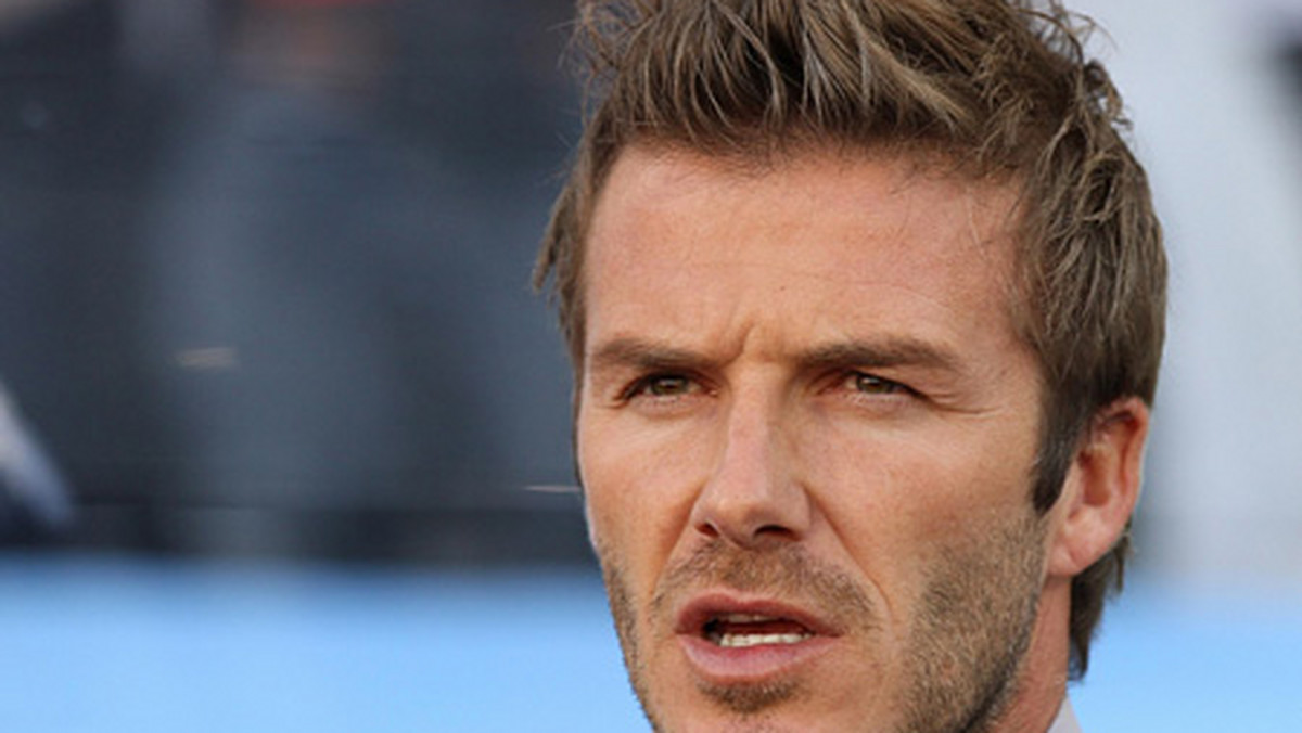 Gwiazdor piłki nożnej - David Beckham - podobno planuje zmienić branżę i zacząć projektować dla domu mody jego żony - Victorii.