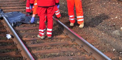 Tragedia na torach. 85-latka przechodziła w niedozwolonym miejscu. Nie zdążyła uciec