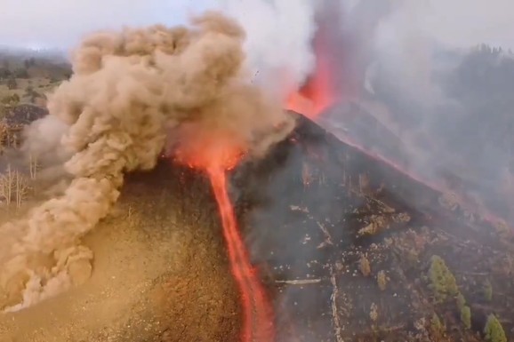 ERUPTIRAO JEDAN OD NAJAKTIVNIJIH VULKANA NA SVETU! Smrtonosna lava se sliva EKSTREMNOM brzinom, građanima na Filipinima izdato HITNO Upozorenje