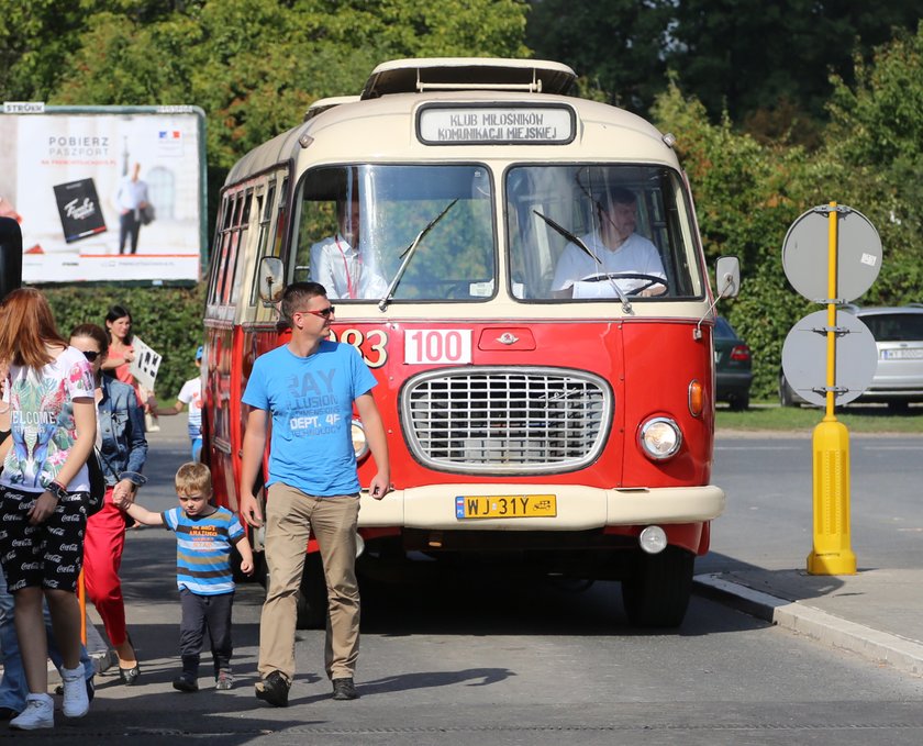 Święto miłośników komunikacji. W sobotę w zajezdni autobusowej przy ul. Woronicza odbyły się Dni Transportu Miejskiego