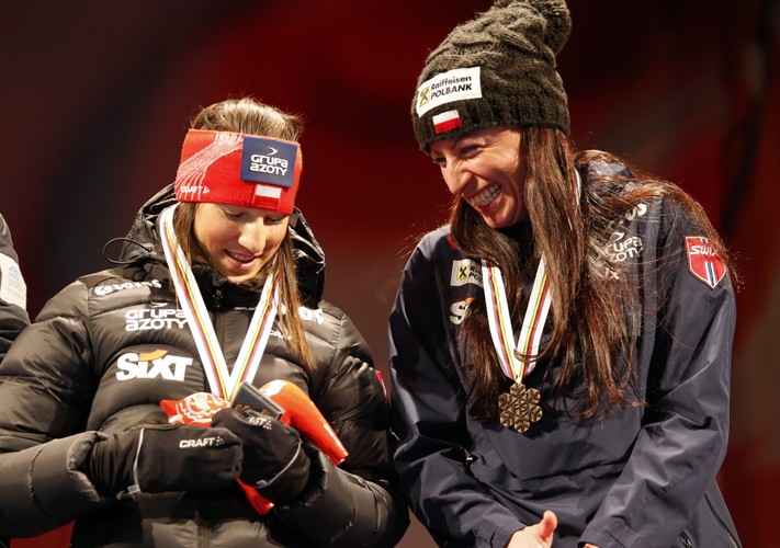 Tak Justyna Kowalczyk i Sylwia Jaśkowiec cieszyły się z medalu w Falun