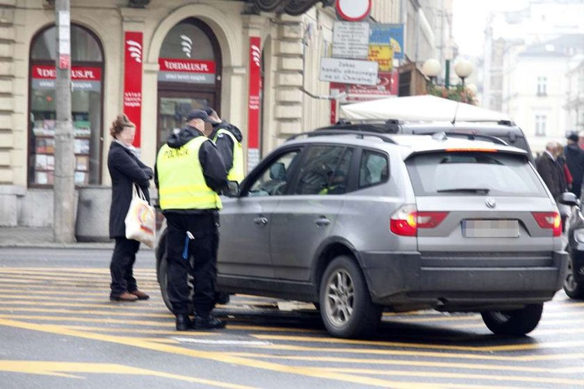 Rusin ukarana przez policję. Mandat za złe parkowanie