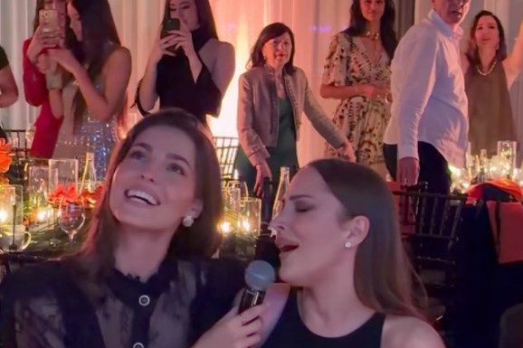 (VIDEO) DŽEJLA I PRIJA UKRSTILE GLASOVE Zapevale pesmu pokojnog pevača, svi ustali - snimaju ih i pevaju sa njima