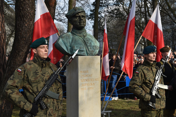 Pomnik Zygmunta Szendzielarza "Łupaszki" w krakowskim Parku Jordana