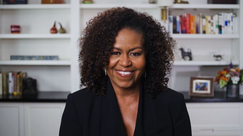 Michelle Obama to pierwsza w historii First Lady, która otwarcie zaczęła mówić o przechodzeniu menopauzy, przełamując tym samym jedno z najsilniejszych tabu dotyczących aktywnych zawodowo i społecznie kobiet