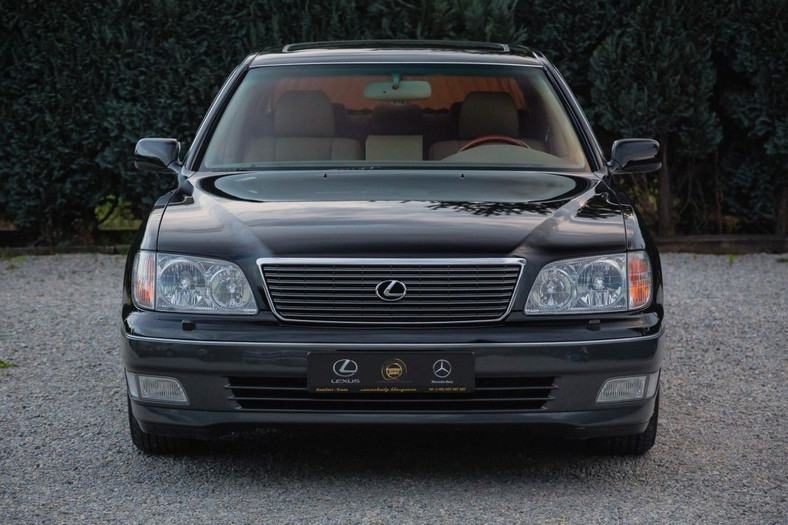 Lexus LS 400 – wyjątkowa historia wyjątkowo długiej limuzyny