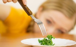 Kogo innego dotyka ortoreksja, a kogo innego jedzenie emocjonalne. Spore różnice