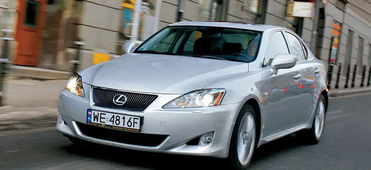 Lexus IS - solidne auto, poza wersją z dieslem