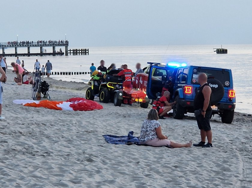 Paralotnią uderzył w plażowiczów