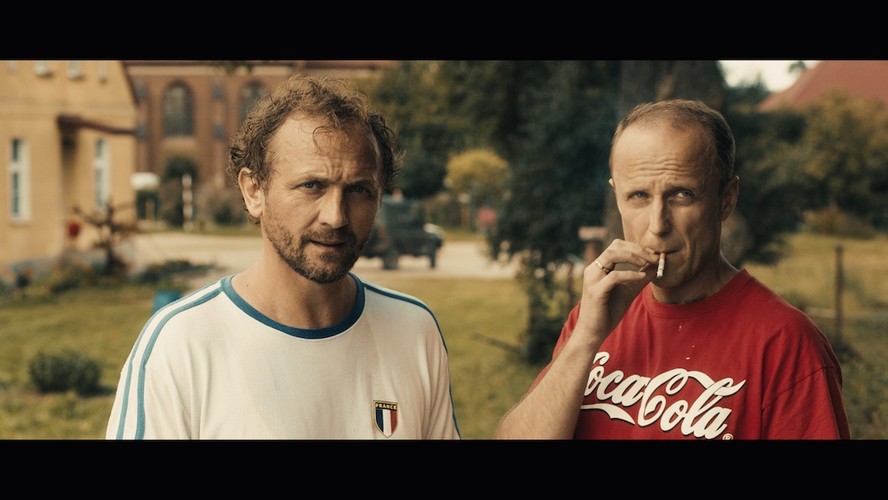 Andrzej Chyra i Łukasz Simlat w filmie 'W imię...'