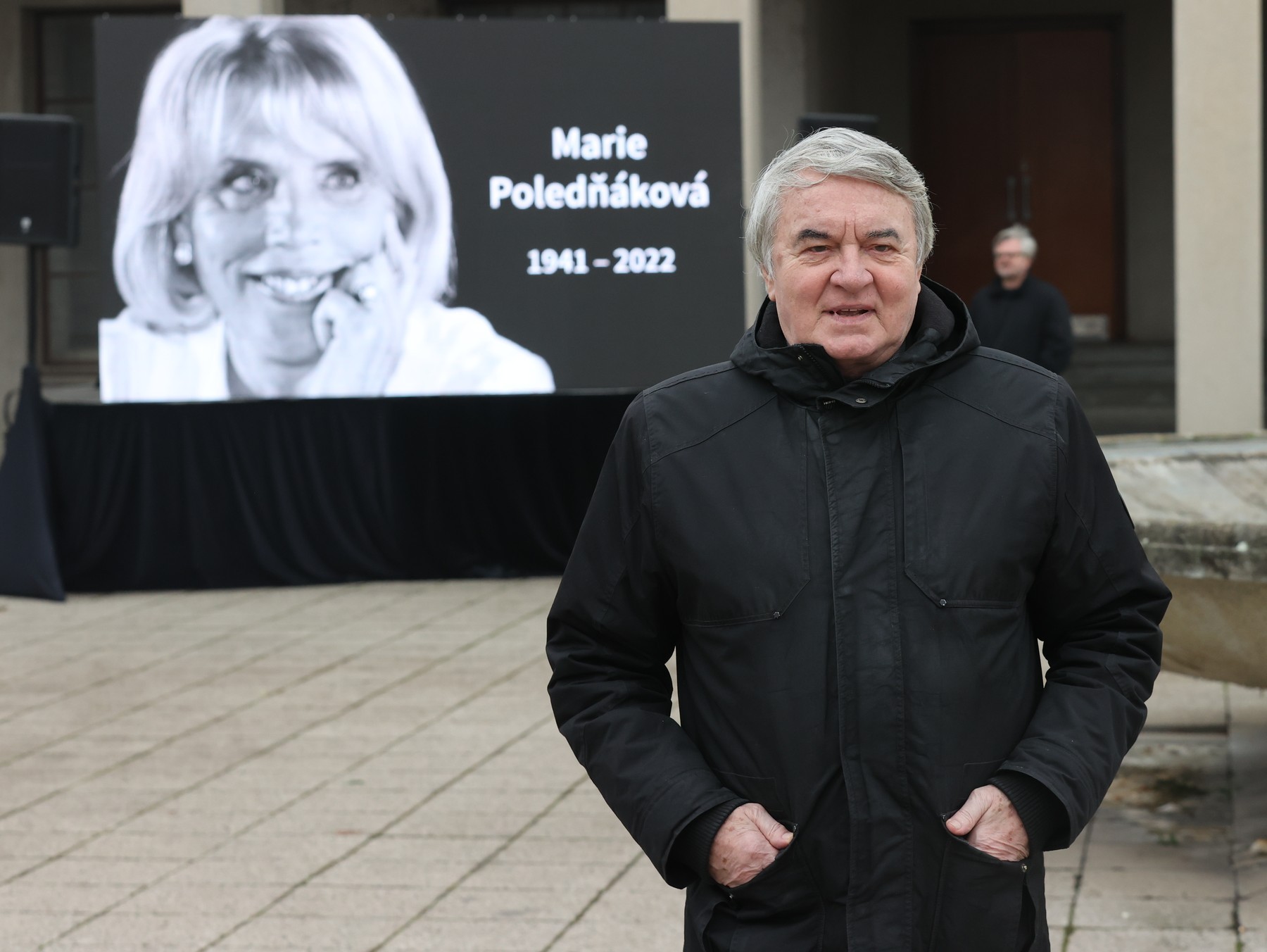 Vo veku 77 rokov zomrel Vlastimil Harapes.