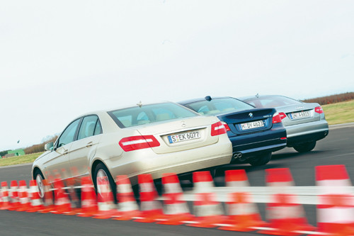 Nowy Mercedes Klasy E kontra Audi A6 i BMW Serii 5: Gwiazda kontra pierścienie i szachownica