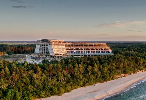 Największy hotel w Polsce stanął w Pobierowie. Pokoje wielkości mieszkań i podziemne lodowisko