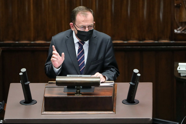 Szef MSWiA Mariusz Kamiński na sali obrad Sejmu w Warszawie