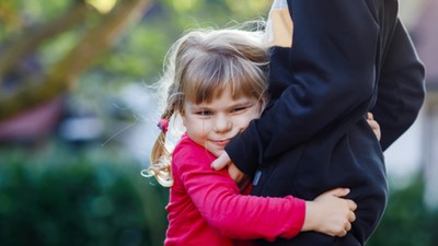 Psychologia Dziecka. Dorośli często ulegają pokusie, by zawstydzać dzieci. A wstyd dotyka tego, co najbardziej w nich czułe i delikatne.