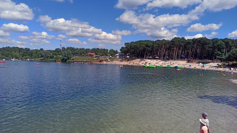 Policja poszukuje sprawców ataku na plaży w Kryspinowie 