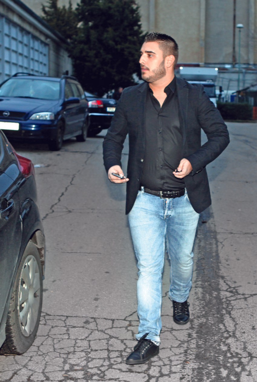 Lazić je razbio nekoliko stolova i stolica