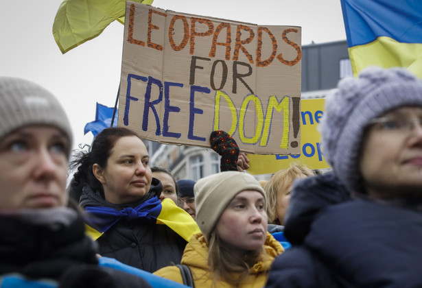 Demonstracja poparcia dla przekazania Ukrainie sprzętu