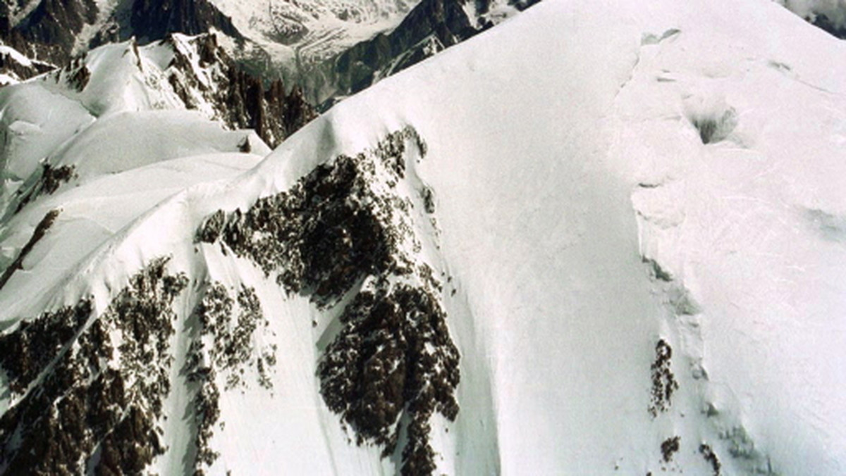 Rodzina holenderskich alpinistów zginęła w masywie Mont Blanc po jego włoskiej stronie - czytamy na stronie internetowej dziennika "Corriere della Sera".