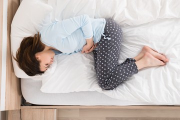 Miért vagyok rosszul, miért van hányingerem alvás előtt? Az orvos válaszol