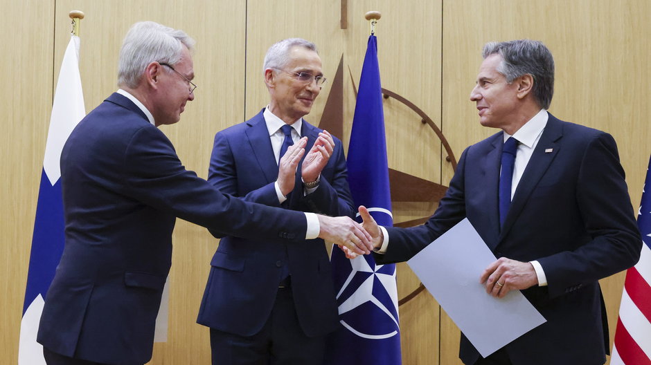Minister spraw zagranicznych Finlandii Pekka Haavisto, sekretarz generalny NATO Jens Stoltenberg i sekretarz stanu USA Antony Blinken