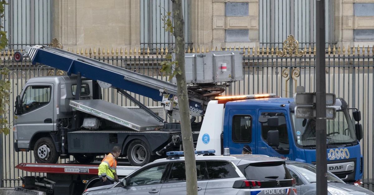 Kradzież stulecia klejnotów z Luwru. Policja zatrzymała grupę podejrzanych