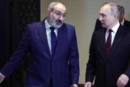 Nikol Paszinian podczas spotkania z Władimirem Putinem