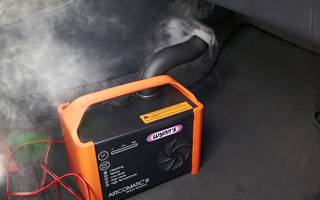 Dezynfekcja auta: jak pozbyć się zapachów i szkodliwych drobnoustrojów
