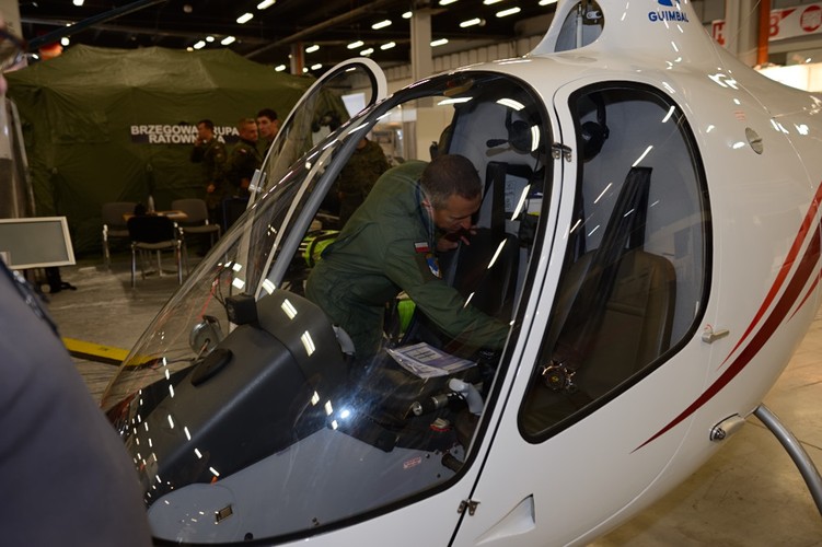 Śmigłowiec szkolno - treningowy Guimbal Cabri G2 z WSOSP z Dęblina <br><br>fot. Sławomir Mrowiński