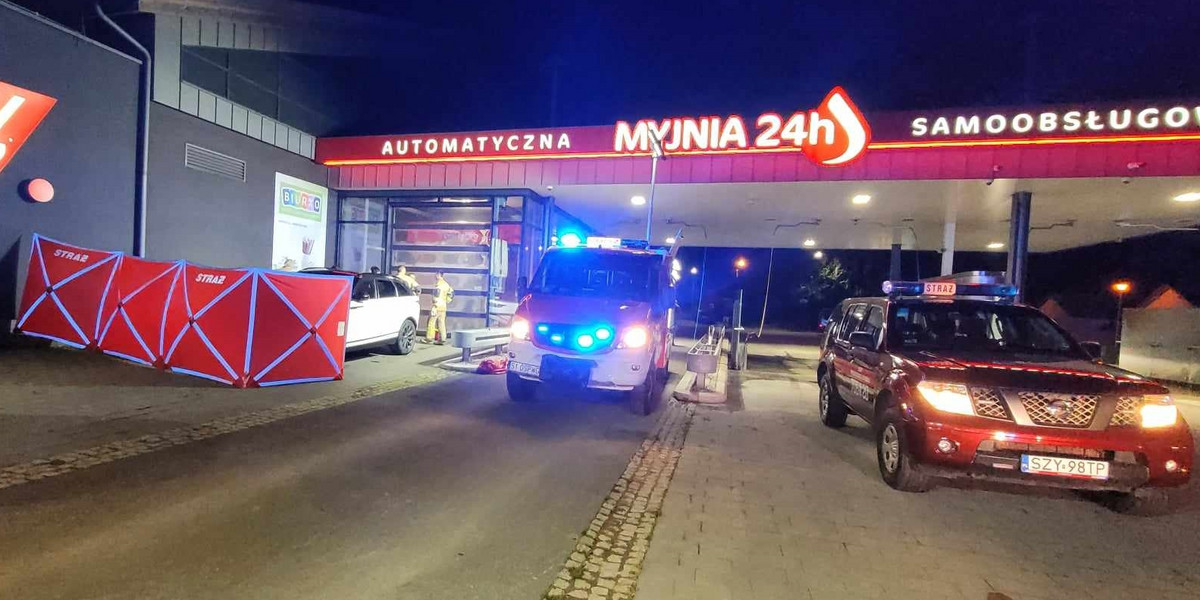 Śmierć 62-latka koło myjni samochodowej w Węgierskiej Górce. 