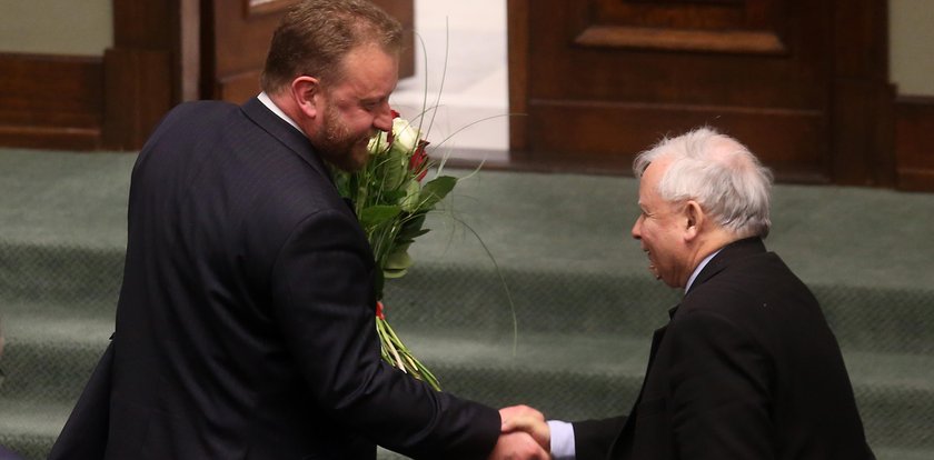 Prof. Szumowski ocalony. Czego nie mówi minister?