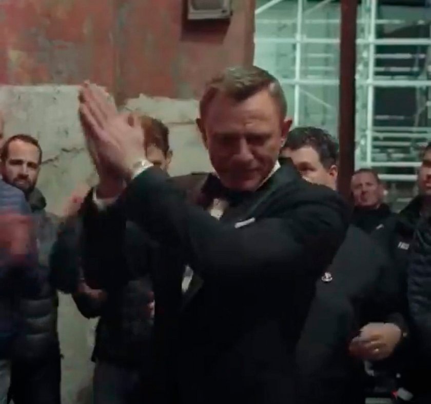 Daniel Craig zapłakany żegna się z rolą Bonda filmem "Nie czas umierać"