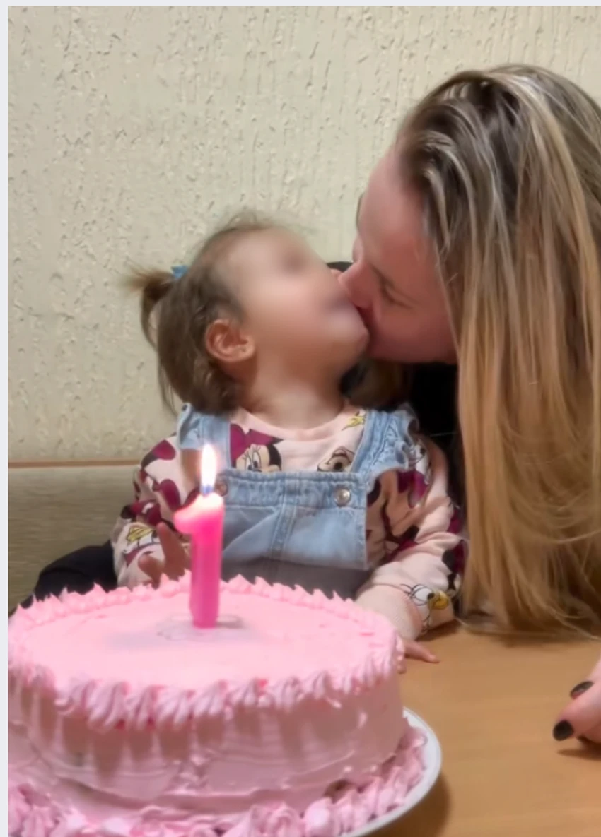 Milica Veličković sa ćerkicom