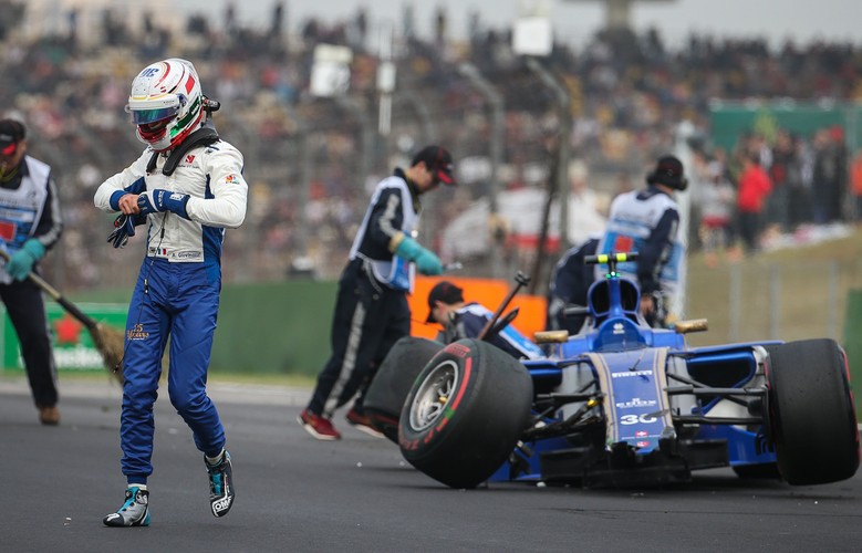 Antonio Giovinazzi roztrzaskał bolid. Na szczęście kierowca wyszedł z tego bez szwanku