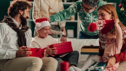 Pomysły na prezenty na święta dla niego i dla niej. Sprawdzone inspiracje, które naprawdę cieszą