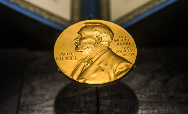 Nobel z fizyki przyznany. Nagroda za odkrycia, które pozwoliły zrozumieć budowę wszechświata