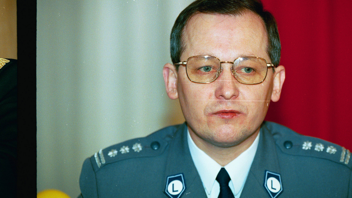 Na oczach całej Polski dwie prokuratury spierają się o to, jak liczny tłum bandytów walczył o zabicie generała Papały.