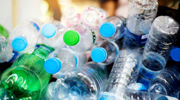 Plastikowe butelki mogą przyczyniać się do otyłości? Zaskakujące wyniki badań