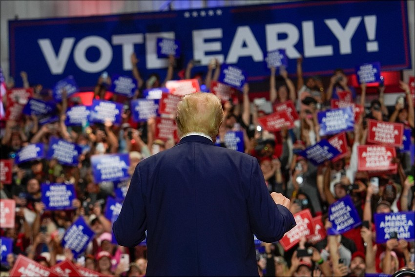 Tramp na skupu u Roki Mauntu u Severnoj Karolini 30. oktobra