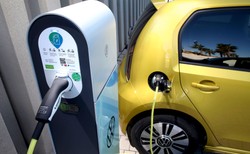 70 tys. zł dopłaty do samochodów elektrycznych. Ruszają trzy NOWE programy [ZESTAWIENIE AUT]