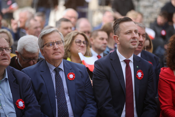 Prezes PSL Władysław Kosiniak-Kamysz i były prezydent RP Bronisław Komorowski na Konwencji Koalicji Polskiej na zamku w Rabsztynie k. Olkusza